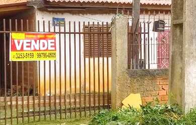 Imagem: A casa possui 2 Dormitórios, 1 Banheiro, 1 Vaga na garagem