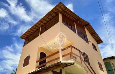 Imagem: A casa possui 3 Dormitórios, 2 Banheiros, 1 Vaga na garagem