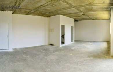 Imagem: O depósito possui 5 Vagas na garagem e 231m² de Área e está