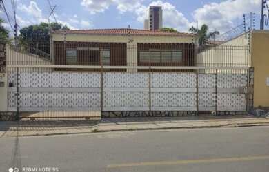 Imagem: A casa possui 2 Dormitórios, 2 Banheiros, 1 Vaga na garagem