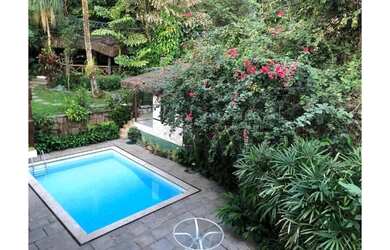 Imagem: A casa em condomínio possui 4 Dormitórios, 5 Banheiros, 4