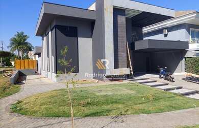 Imagem: A casa em condomínio possui 3 Dormitórios, 5 Banheiros, 4