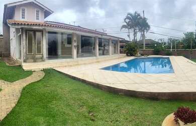 Imagem: A casa em condomínio possui 5 Dormitórios, 2 Banheiros, 3