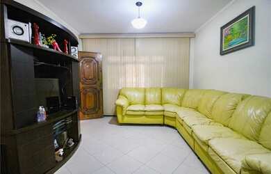 Imagem: A casa possui 3 Dormitórios, 3 Banheiros, 3 Vagas na garagem