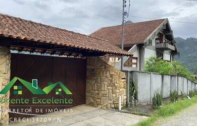 Imagem: A casa possui 5 Dormitórios, 4 Banheiros, 5 Vagas na garagem