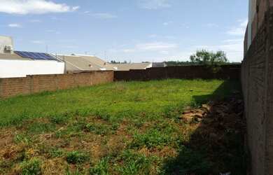 Imagem: O terreno possui 338m² de Área e está localizado em Distrito