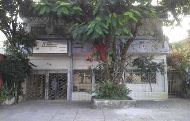 Imagem: A casa possui 5 Dormitórios, 5 Banheiros, 1 Vaga na garagem