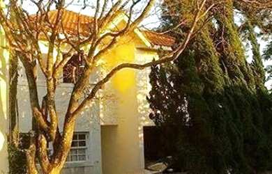 Imagem: A casa possui 3 Dormitórios, 3 Banheiros, 3 Vagas na garagem