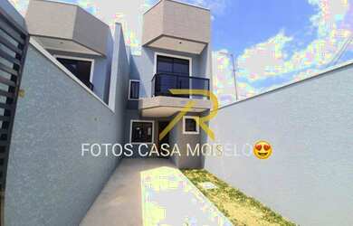 Imagem: A casa possui 3 Dormitórios, 2 Banheiros, 2 Vagas na garagem