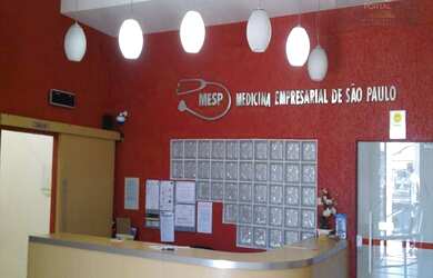 Imagem: O depósito possui 5 Vagas na garagem, 283m² de Área e está