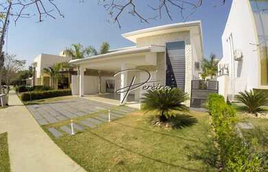 Imagem: A casa em condomínio possui 4 Dormitórios, 3 Banheiros, 4