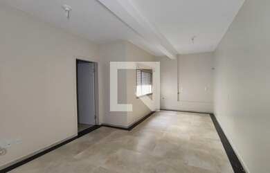 Imagem: O apartamento possui 1 Dormitório, 1 Banheiro, 1 Vaga na garagem