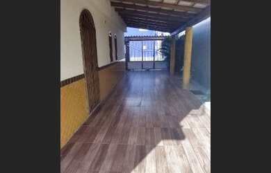 Imagem: A casa possui 3 Dormitórios, 3 Banheiros, 2 Vagas na garagem