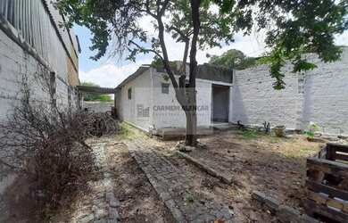 Imagem: O depósito possui 5 Vagas na garagem, 85m² de Área e está