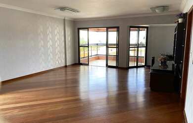 Imagem: O apartamento possui 3 Dormitórios, 5 Banheiros, 4 Vagas na