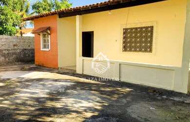 Imagem: A casa possui 2 Dormitórios, 2 Banheiros, 2 Vagas na garagem