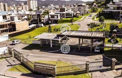 Imagem: O terreno possui 415m² de Área e está localizado em Pedra