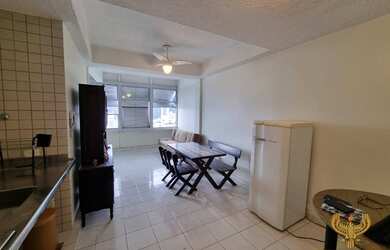 Imagem: O apartamento possui 1 Dormitório, 1 Banheiro, 1 Vaga na garagem