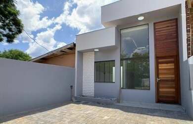 Imagem: A casa possui 2 Dormitórios, 2 Banheiros, 2 Vagas na garagem