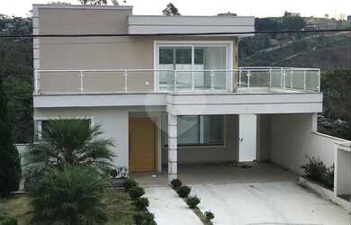 Imagem: A casa em condomínio possui 4 Dormitórios, 4 Banheiros, 2