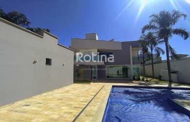 Imagem: A casa possui 5 Dormitórios, 5 Banheiros, 5 Vagas na garagem