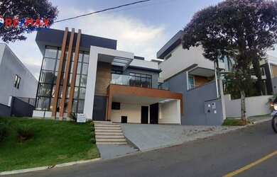 Imagem: A casa em condomínio possui 4 Dormitórios, 5 Banheiros, 4