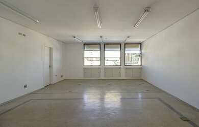 Imagem: O depósito possui 1 Vaga na garagem e 55m² de Área e está