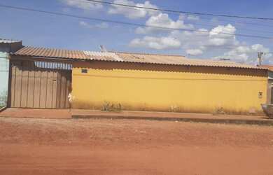 Imagem: A casa possui 3 Dormitórios, 1 Banheiro, 3 Vagas na garagem