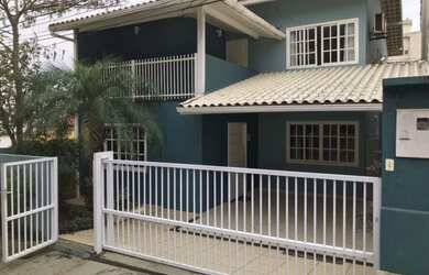 Imagem: A casa em condomínio possui 4 Dormitórios, 4 Banheiros, 2