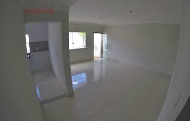 Imagem: A casa possui 2 Dormitórios, 2 Banheiros, 2 Vagas na garagem