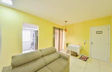 Imagem: O apartamento possui 2 Dormitórios, 1 Banheiro, 1 Vaga na garagem