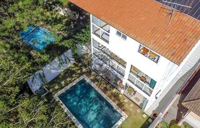 Imagem: A casa em condomínio possui 5 Dormitórios, 5 Banheiros, 5