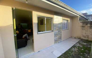 Imagem: A casa possui 2 Dormitórios, 2 Vagas na garagem, 54m² de Área