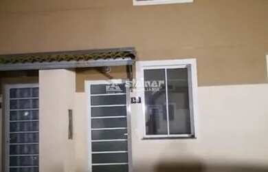 Imagem: A casa possui 2 Dormitórios, 1 Banheiro, 1 Vaga na garagem