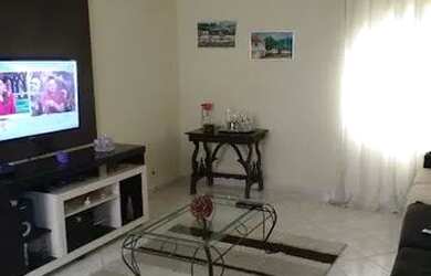 Imagem: A casa possui 3 Dormitórios, 3 Banheiros, 2 Vagas na garagem