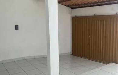 Imagem: A casa possui 2 Dormitórios, 1 Banheiro, 1 Vaga na garagem