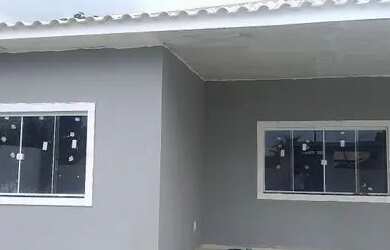 Imagem: A casa possui 3 Dormitórios, 2 Banheiros, 2 Vagas na garagem