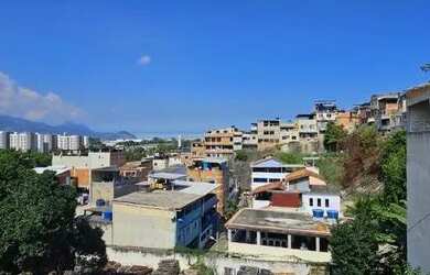 Imagem: A casa possui 3 Dormitórios, 4 Banheiros, 2 Vagas na garagem