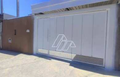 Imagem: A casa à venda possui 2 Dormitórios, 1 Banheiro, 4 Vagas na