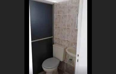 Imagem: O apartamento possui 1 Dormitório, 1 Banheiro, 1 Vaga na garagem