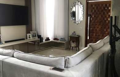 Imagem: A casa em condomínio possui 4 Dormitórios, 5 Banheiros, 4