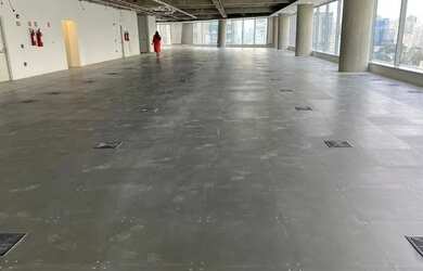 Imagem: O depósito possui 5 Vagas na garagem, 1.970m² de Área e