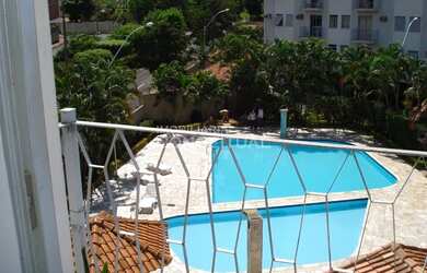 Imagem: O apartamento possui 3 Dormitórios, 1 Banheiro, 2 Vagas na