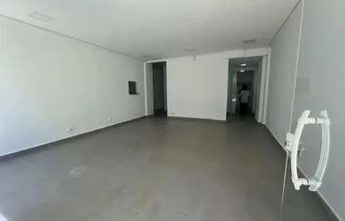 Imagem: O depósito possui 2 Vagas na garagem, 90m² de Área e está