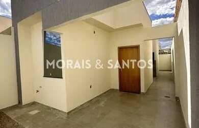 Imagem: A casa possui 2 Dormitórios, 1 Banheiro, 1 Vaga na garagem