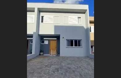 Imagem: A casa em condomínio possui 3 Dormitórios, 3 Banheiros, 3