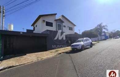 Imagem: O depósito possui 5 Vagas na garagem, 231m² de Área e está