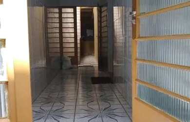 Imagem: A casa possui 3 Dormitórios, 3 Banheiros, 2 Vagas na garagem