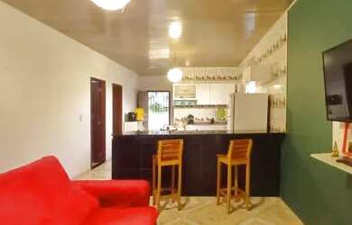 Imagem: A casa possui 3 Dormitórios, 1 Banheiro, 1 Vaga na garagem