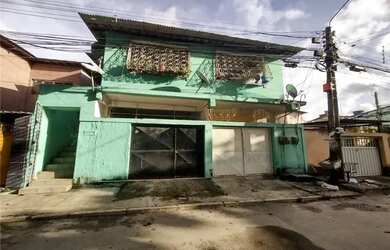 Imagem: A casa possui 5 Dormitórios, 5 Banheiros, 2 Vagas na garagem